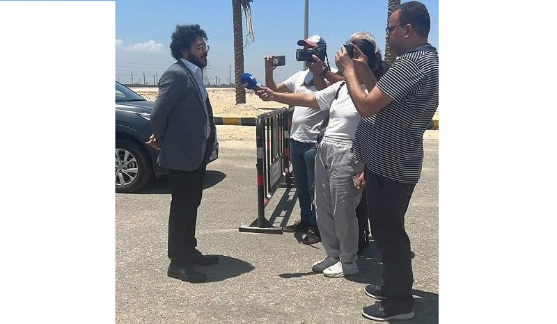 الباقر يصل منزله وصور أولى لإخلاء سبيل باتريك جورج زكي