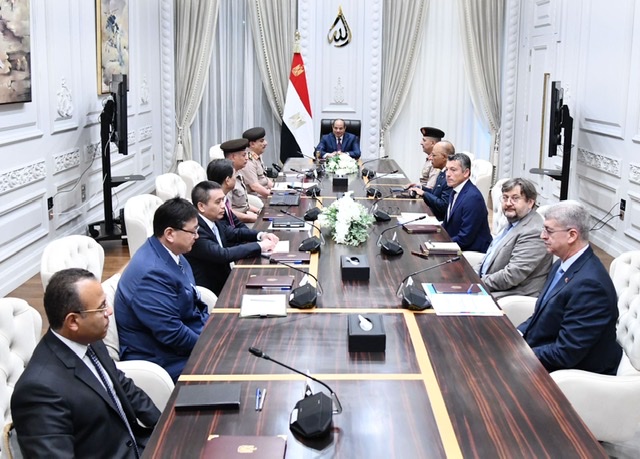 السيسي يستقبل وفدًا من شركتي 