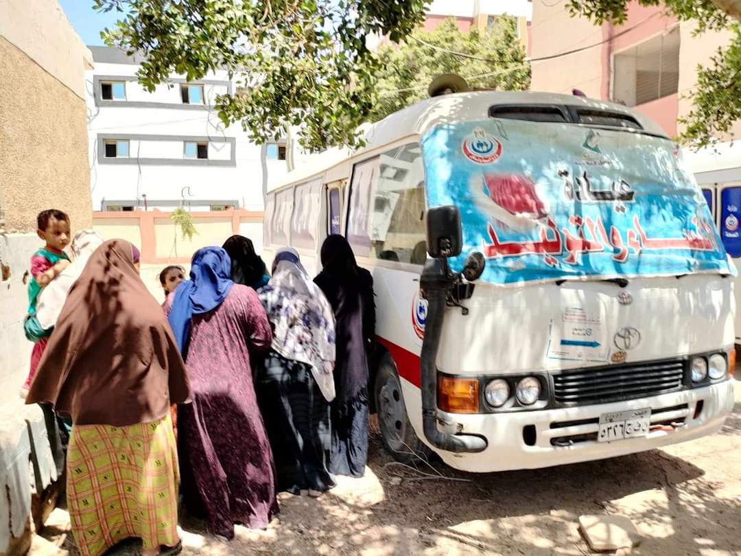 توقيع الكشف الطبي على 1699 حالة خلال قافلة علاجية بمغاغة بالمنيا