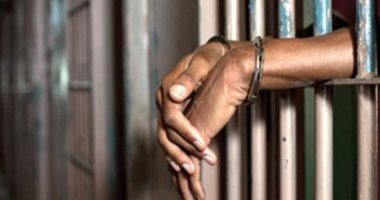 السجن 3 سنوات لشاب بتهمة سرقة أجنبى بالإكراه فى قصر النيل 
