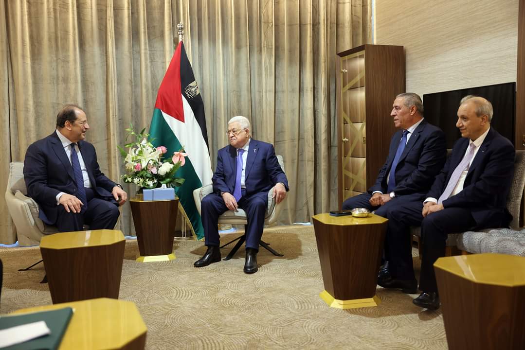 أبو مازن يستعرض مع مدير المخابرات المصرية تطورات القضية الفلسطينية
