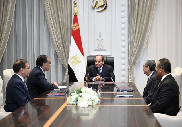 السيسي يوجه بتعزيز الخطط الوطنية لزيادة مقدار الطاقة المتجددة وتعظيم قيمتها