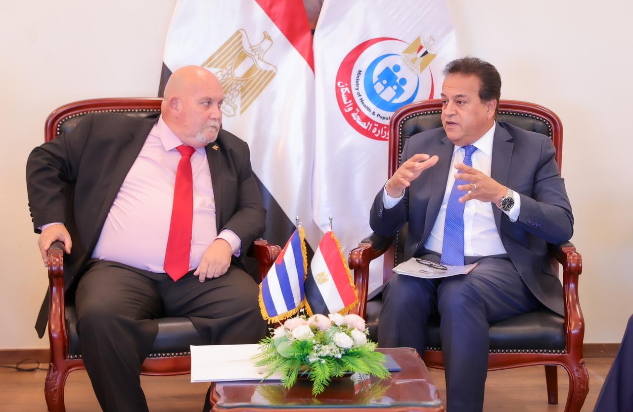 وزير الصحة يستقبل السفير الكوبي لدى مصر لبحث سبل تعزيز التعاون بين الدولتين في مختلف المجالات الصحية