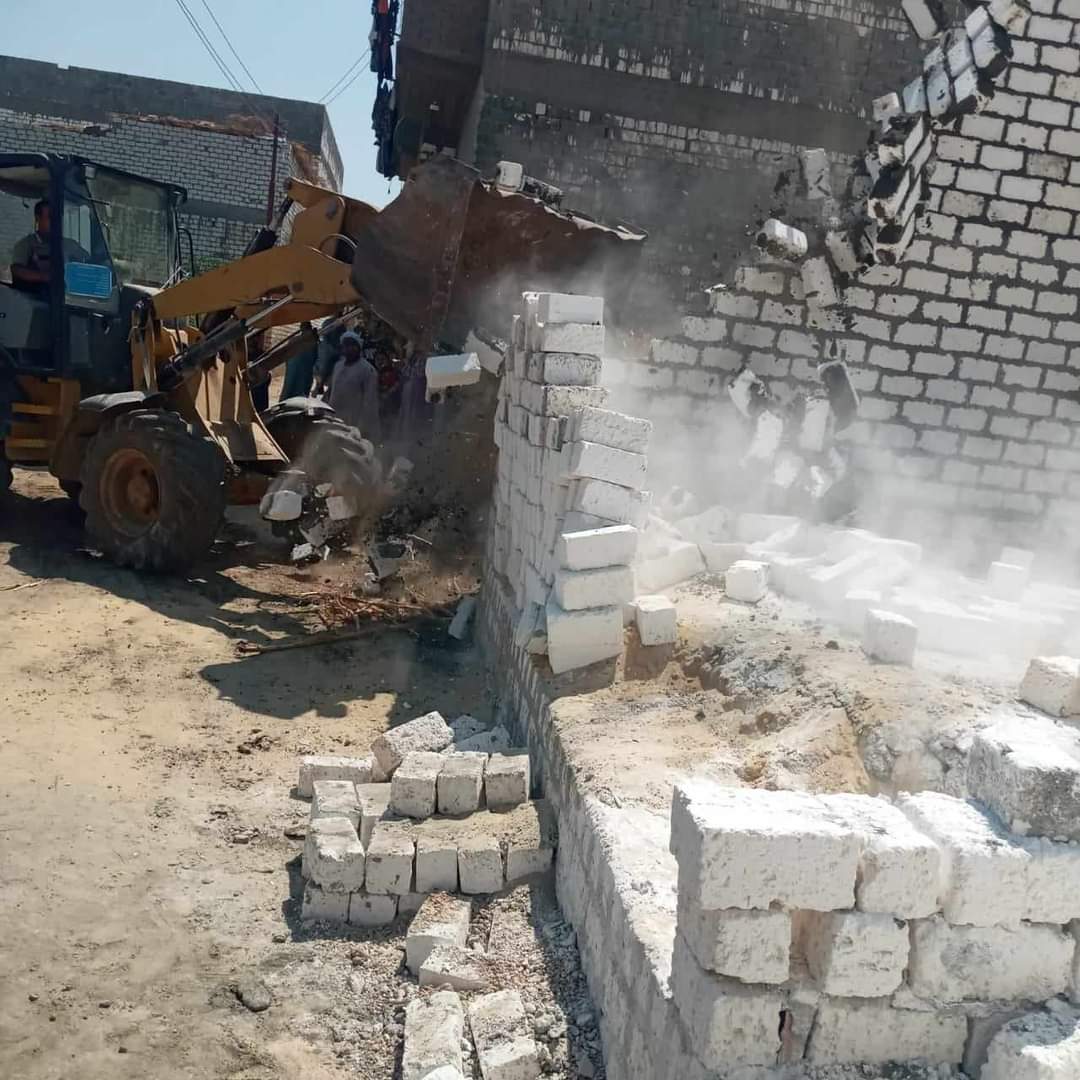 استرداد 40 فدان بالظهير الصحراوى و إزالة 84 حالة تعد بمراكز المحافظة