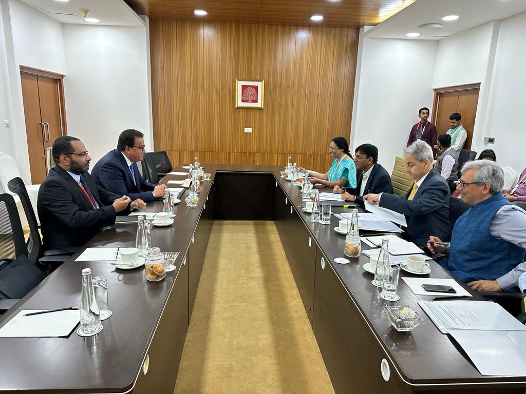 وزير الصحة يبحث مع نظيره الهندي التعاون في مجالات تصنيع الأدوية واللقاحات والسياحة الصحية
