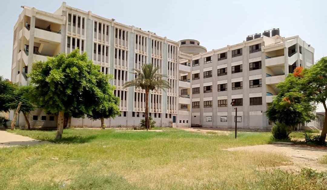 مدير مدرسة ثانوي بالبدرشين: «متزعلش وبلاش تكلف أبوك».. مراجعات الدور الثاني مجانا داخل الفصول