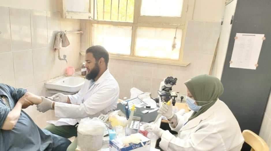 الكشف علي 1541 حالة خلال قافلة بقرية بنى روح بمركز ملوى ضمن مبادرة 