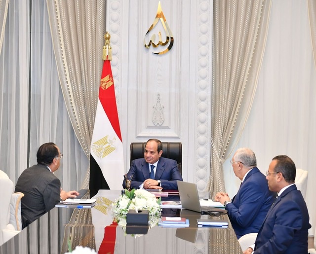 السيسي يوجه بمواصلة العمل لحوكمة استخدام الأسمدة والتقاوي وتفعيل نظم الري الحديثة لتوفير المياه