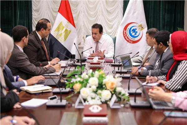 وزير الصحة يعقد اجتماعاً لمتابعة معدلات انجازات قطاع المشروعات القومية بالوزارة بخصوص تطوير المجالس الطبية المتخصصة