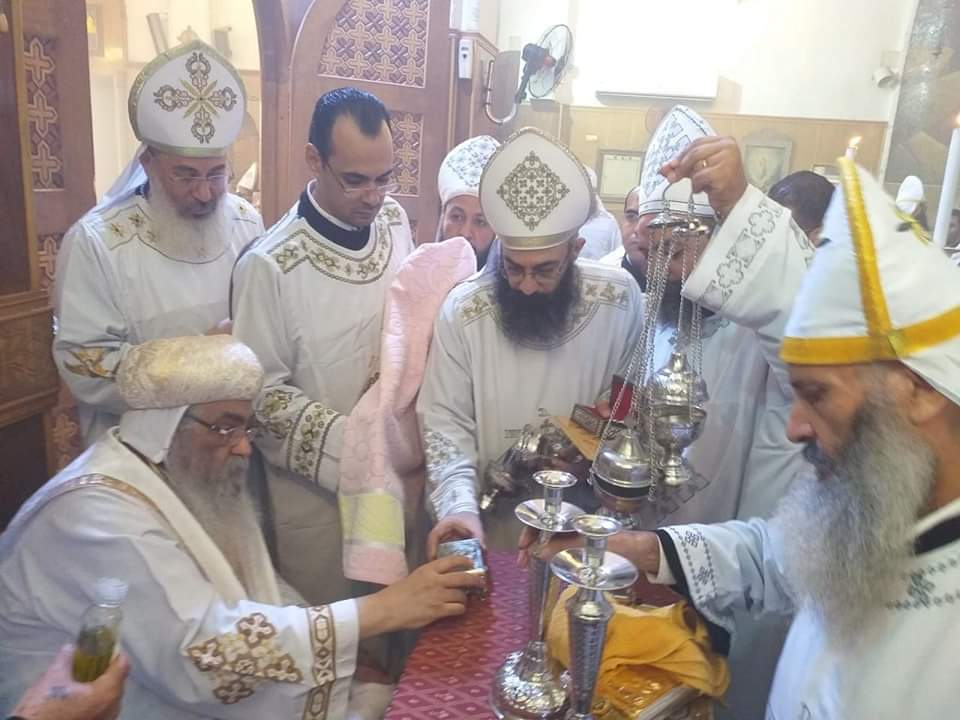 سيامة قمامصة وشمامسة جدد وتدشين أواني بـ دير الأنبا أبرآم بالفيوم 
