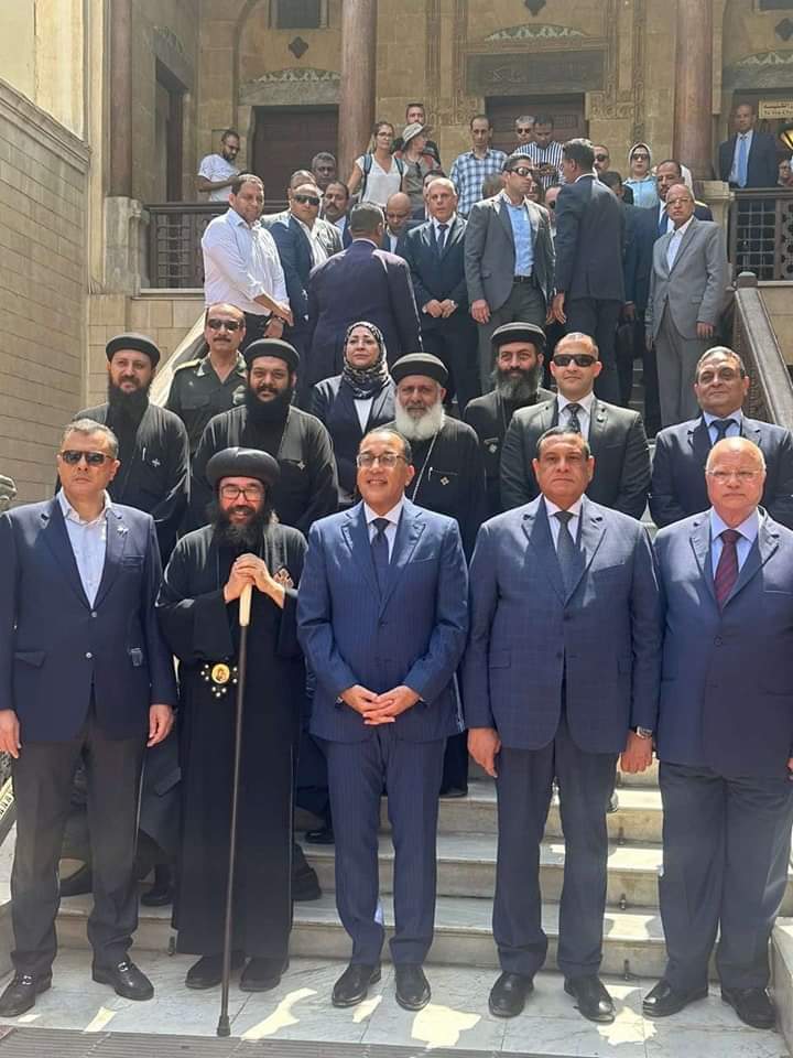 بالصور.. رئيس الوزراء في زيارة للكنيسة المعلقة 