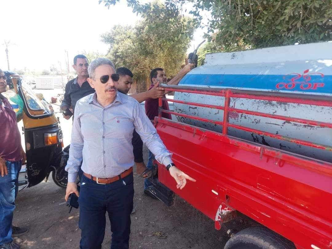 ضبط ٤ طن قمح و ٣ مخازن لبيع البنزين في السوق السوداء و ٧٩ مخالفة تموينية في مركزين بالمنيا