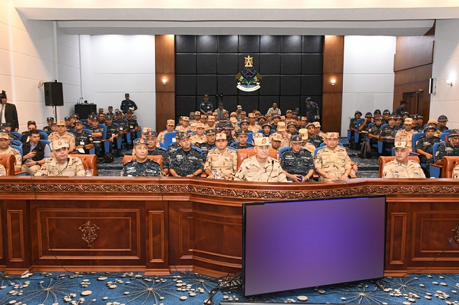 رئيس الأركان يشهد تنفيذ مشروع مراكز القيادة التعبوى الذى ينفذه الأسطول الشمالى للقوات البحرية