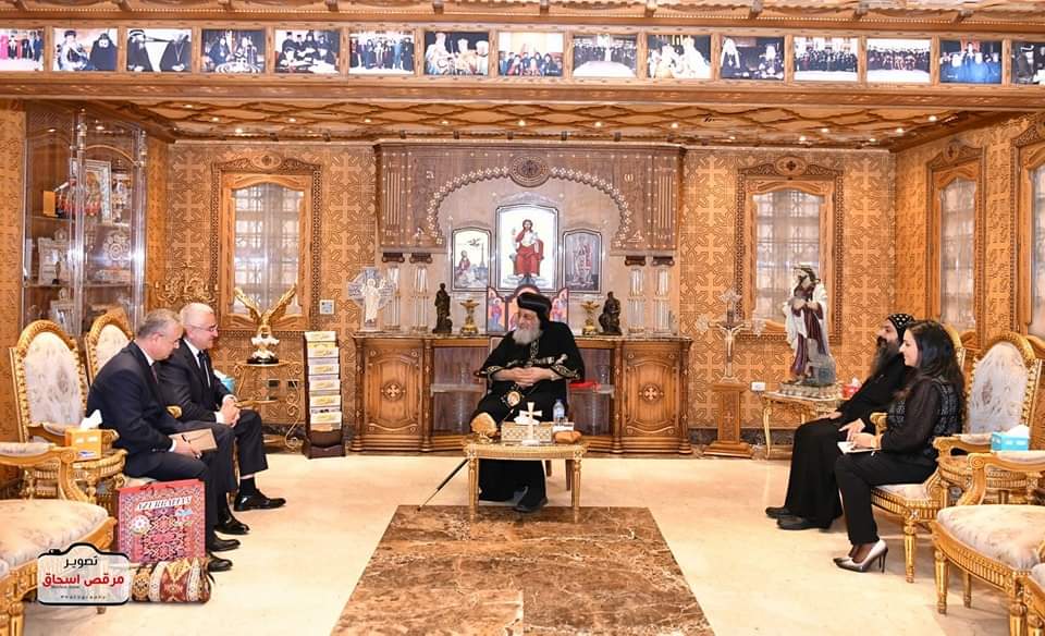 بالصور.. البابا تواضروس يستقبل سفير أذربيچان 