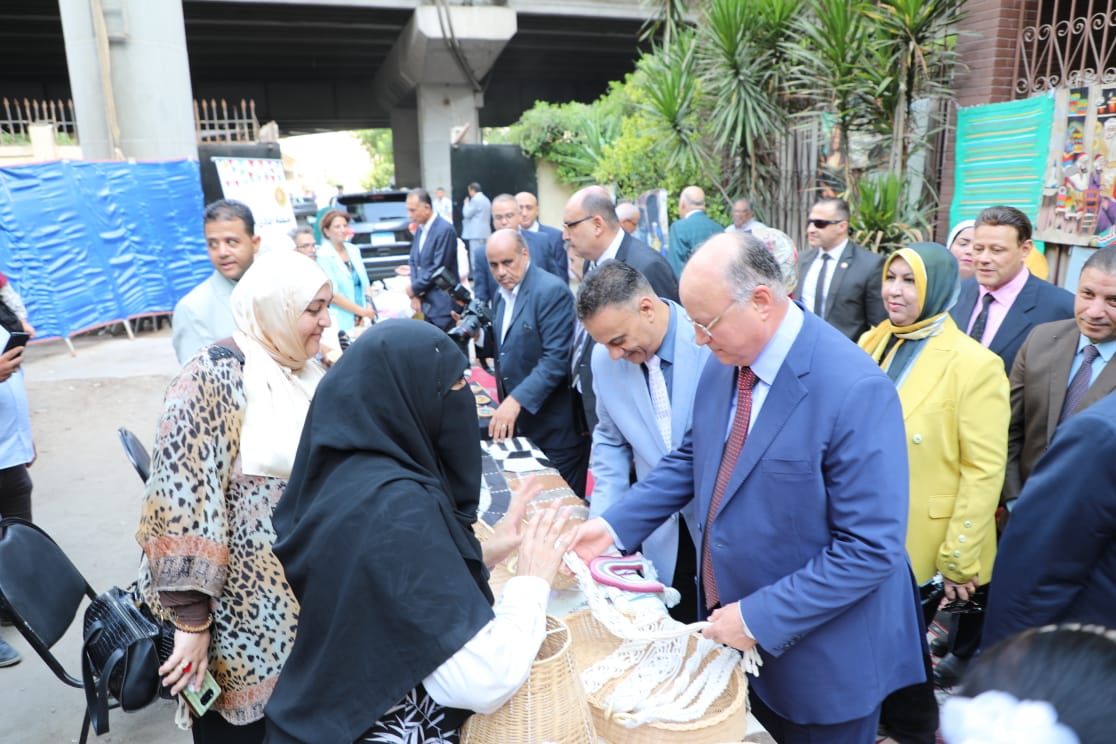 محافظ القاهرة: دفع المصروفات المدرسية للتلاميذ غير القادرين 