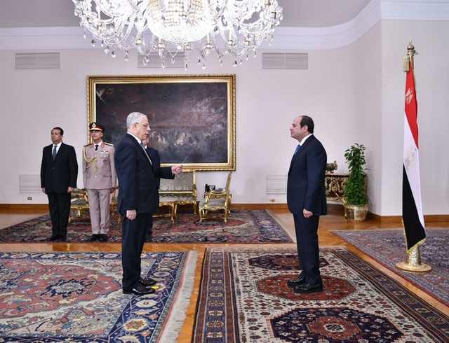 بالصور.. السيسي يشهد أداء حلف اليمين للنائب العام الجديد ويمنح وسام الجمهورية للصاوي