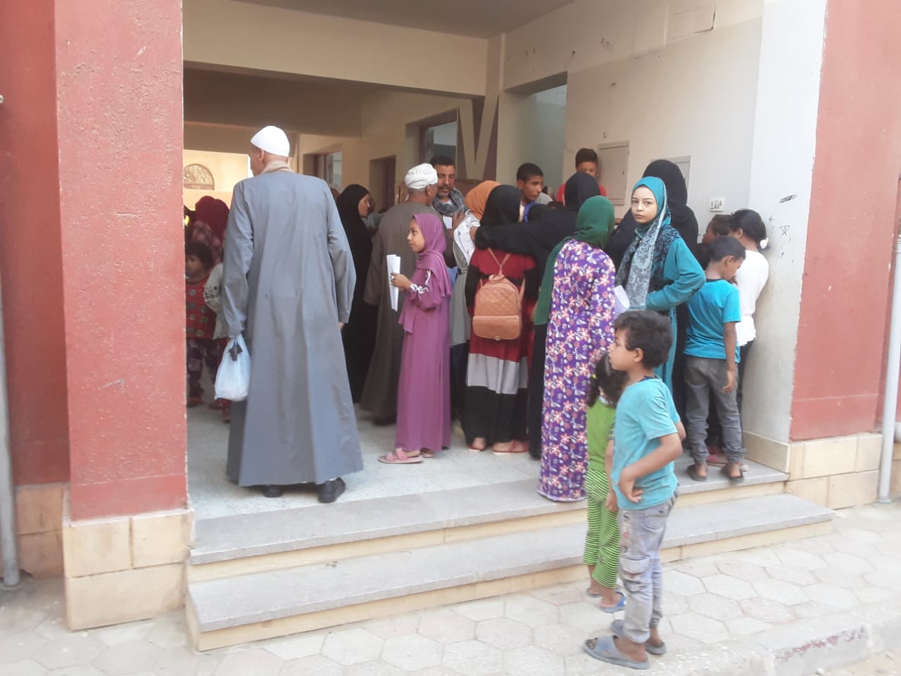 مناظرة 596 حالة بقافلة جنوب الوادى الطبية فى نجع  حمادى

