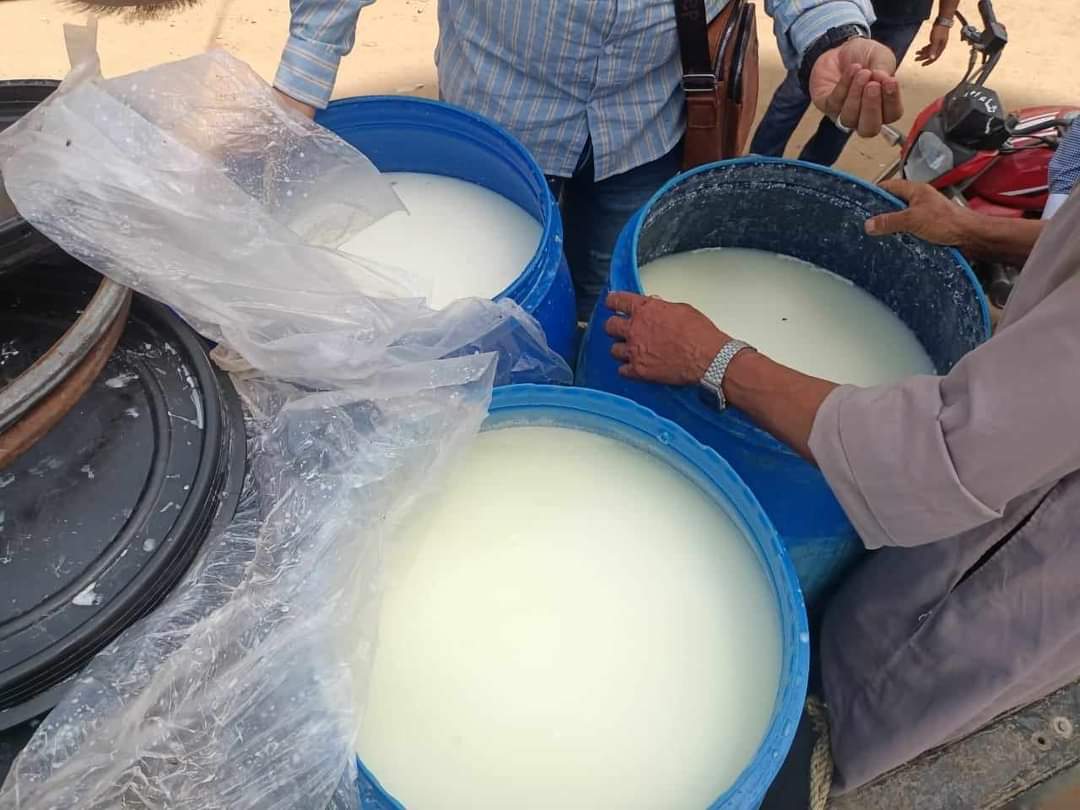 ضبط 800 كيلو لبن غير صالحة وتحرير 5 محاضر تموينية خلال حملات رقابية بمركزين بالمنيا