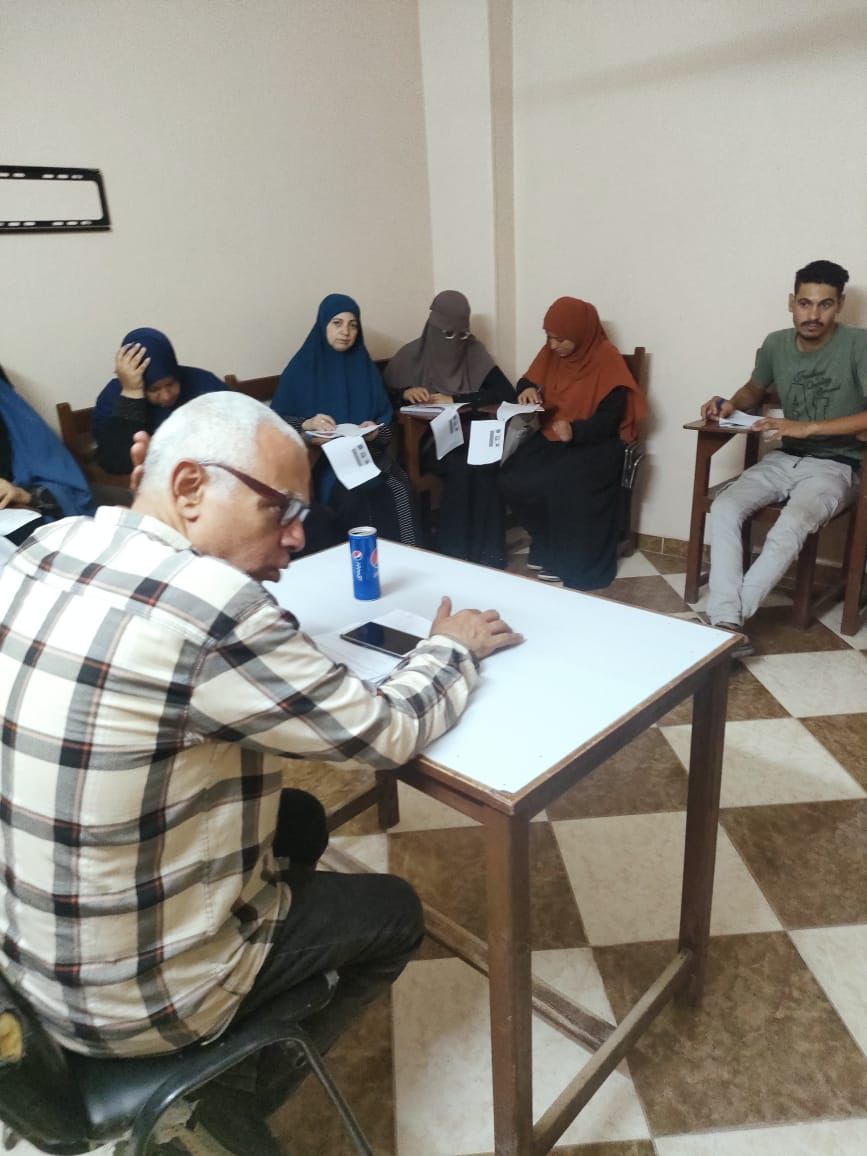 تحت رعاية هيئة تعليم الكبار.. قطاع التنمية بالكنيسة الأسقفية ينظم قافلة لمحو الأمية 

