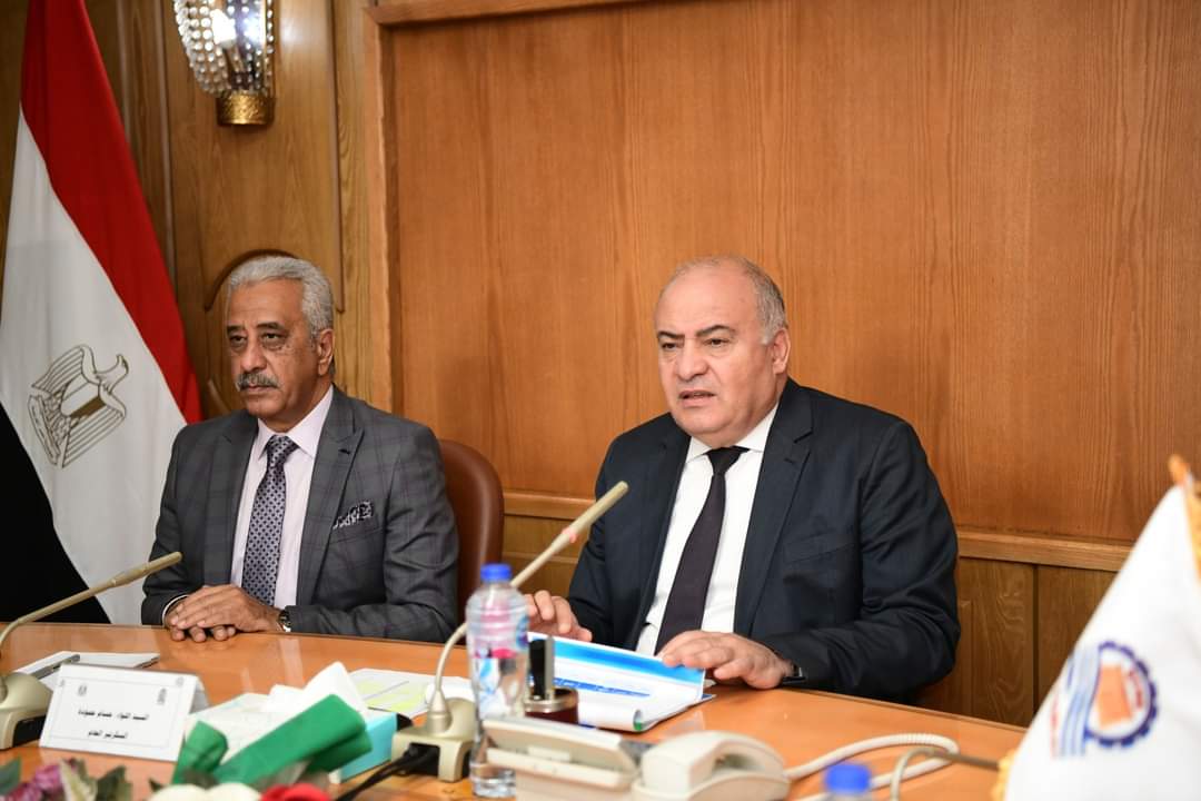 خلال اجتماع موسع .. محافظ قنا يتابع آخر المستجدات لإستقبال العام الدراسي الجديد

