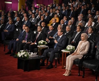بالصور.. السيسي يشهد الاحتفال بيوم تفوق جامعات مصر بالإسماعيلية