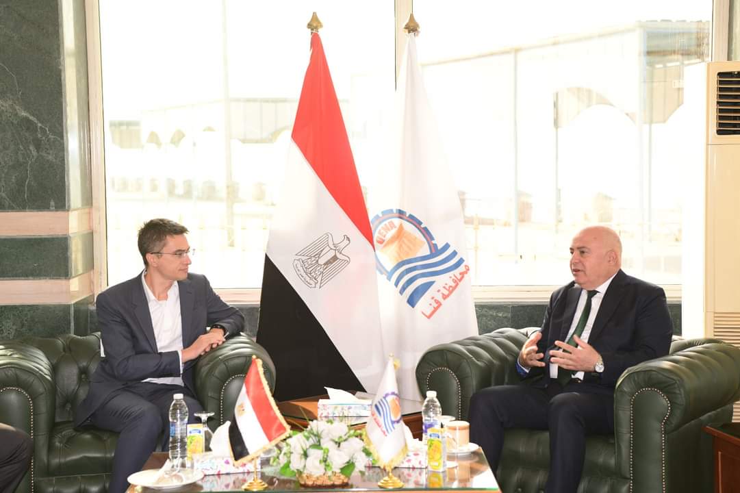 خلال استقباله المدير الإقليمى للبنك الدولى .. محافظ قنا يؤكد: برنامج التنمية المحلية أحدث طفرة كبيرة بالمحافظة 