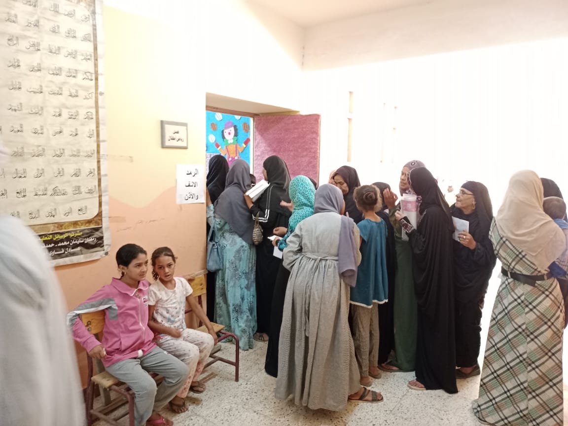 مناظرة 686 حالة بقافلة جنوب الوادى الطبية لقرية الترامسة بقنا

