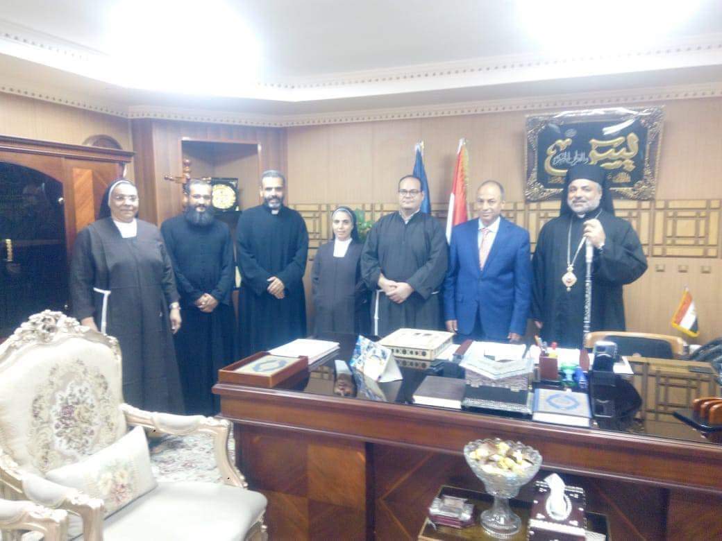 اسقف طيبة للكاثوليك يهنئ مدير أمن قنا الجديد