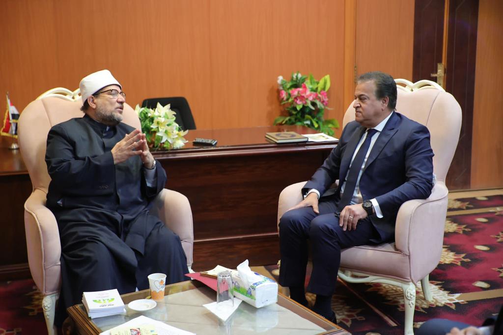 وزيرا الصحة والأوقاف يعقدان لقاءً موسعًا مع وكلاء الوزارتين بجميع محافظات الجمهورية 