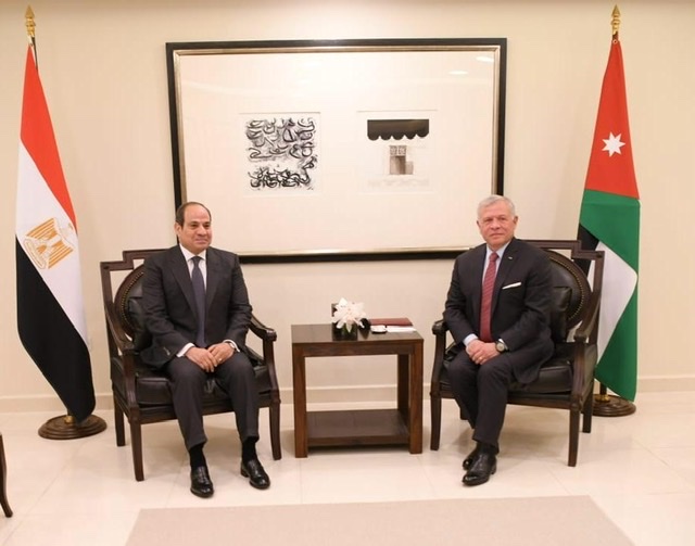 السيسي يعود إلي أرض الوطن بعد المشاركة بالقمة الثلاثية في العقبة