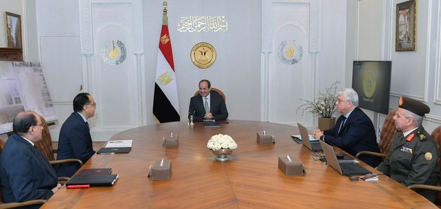 السيسي يوجه بمواصلة الدراسة العلمية للرؤى والخطط المطروحة من جميع الأوجه