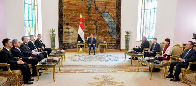 السيسي ووزير الخارجية الصيني يؤكدان الرفض التام والقاطع للنقل الجبري والتهجير القسري، للفلسطينيين 