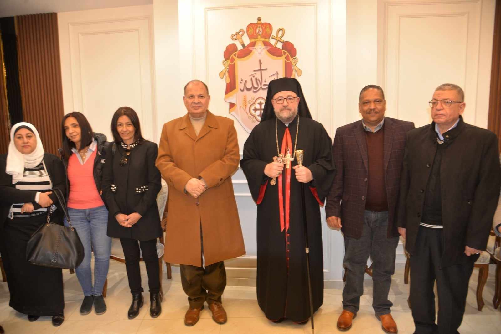 محافظ أسيوط يستكمل جولاته على الكنائس بزيارة إيبارشية 