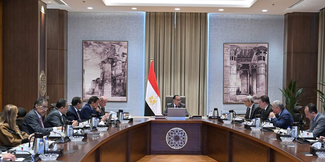 رئيس الوزراء يناقش خطوات إعادة هيكلة الهيئة العامة للاستعلامات                                                                                                             

