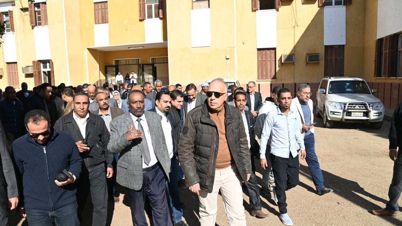 وزير الري: يجب التعامل مع المخالفات الإدارية في استغلال أملاك الري بإسنا