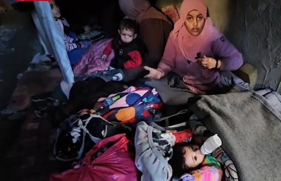 صحف عالمية: نساء غزة يَلِدن في الخيام والمراحيض