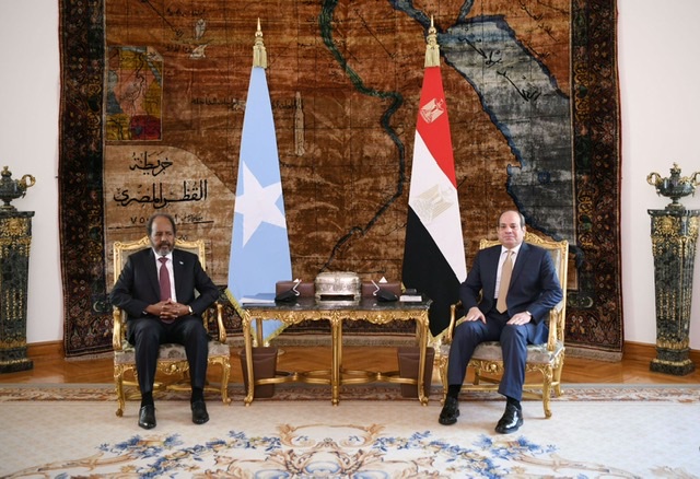 بالصور.. الرئيس السيسي يستقبل نظيره الصومالي بقصر الاتحادية