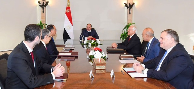 السيسي يبحث رئيس مجموعة 