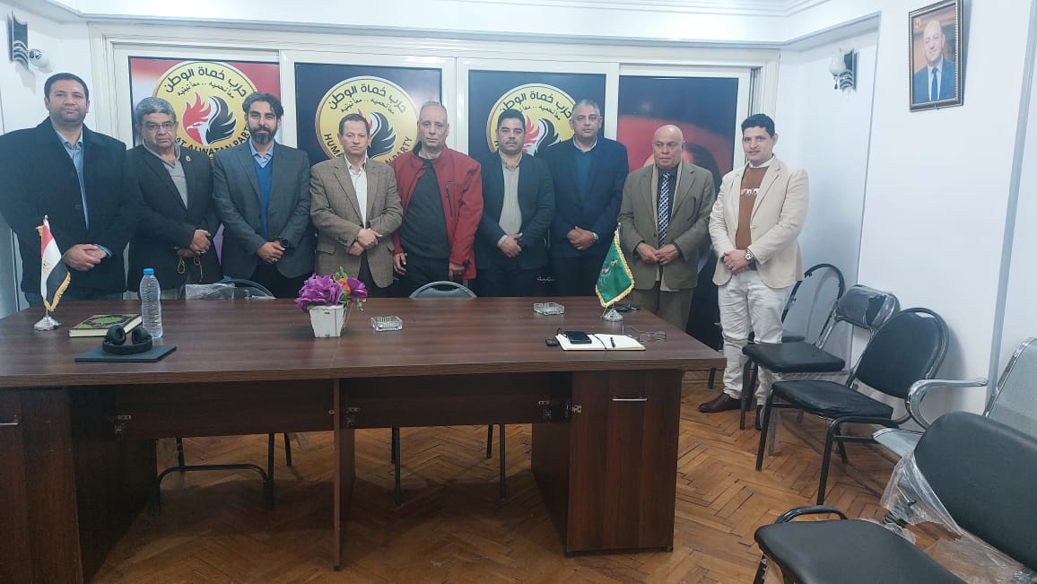 حماة الوطن يعقد اجتماعا مع مستثمري المنطقة الصناعية بالمنيا للتعرف على أبرز المشكلات التى تواجههم