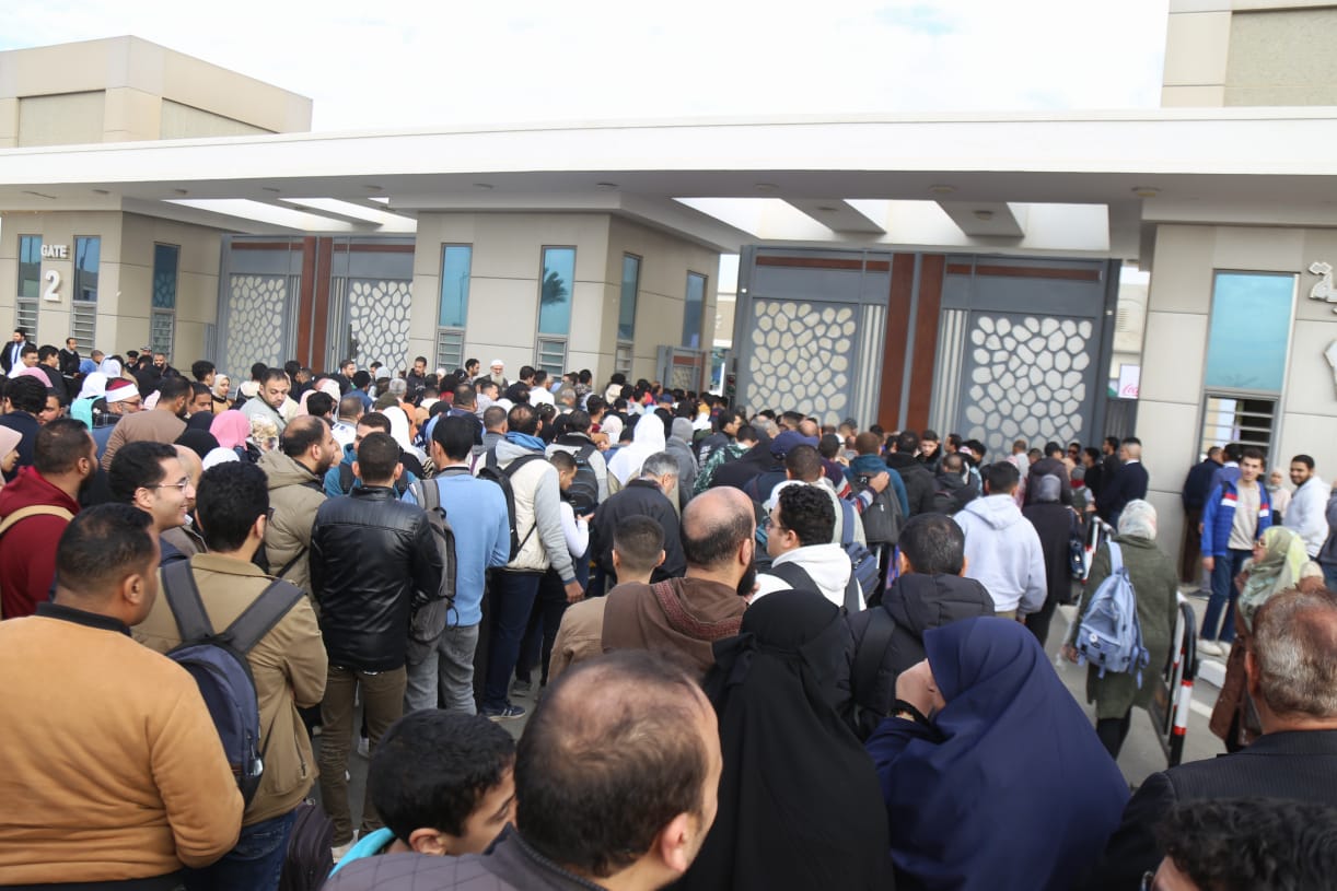 وزيرة الثقافة: الإقبال على معرض الكتاب يُجسد إدراك المصريين لقيمة المعرفة .. وزوار اليوم الأول يتجاوزون 200 ألف زائر

