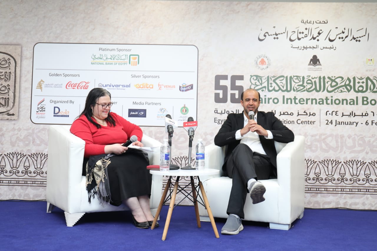 زهران القاسمي: بدأت شاعرا ولم أتخيل أني سأصبح روائيا


