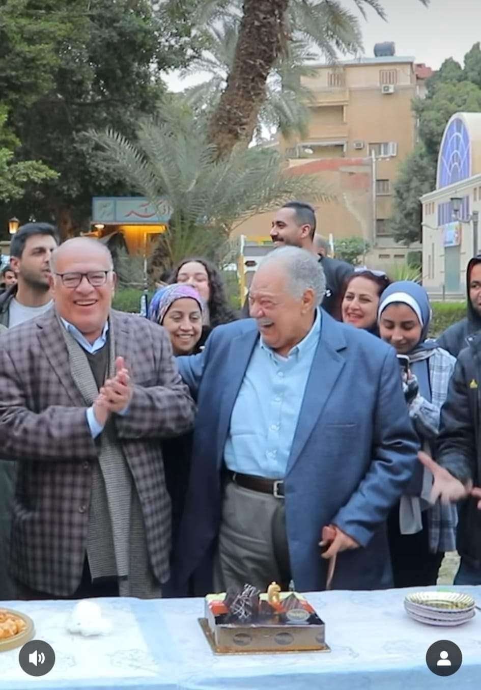 الفخراني يحتفل بعيد ميلاد صلاح عبد الله في كواليس 