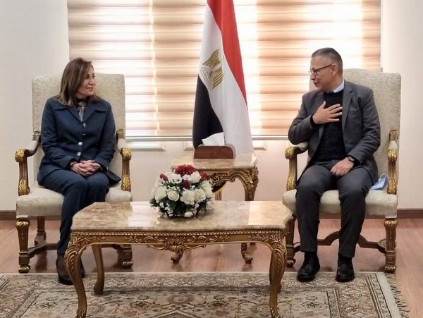 وزيرة الثقافة تستقبل نظيرها الفنزويلي وتثمن مشاركة بلاده بمعرض القاهرة الدولي للكتاب 