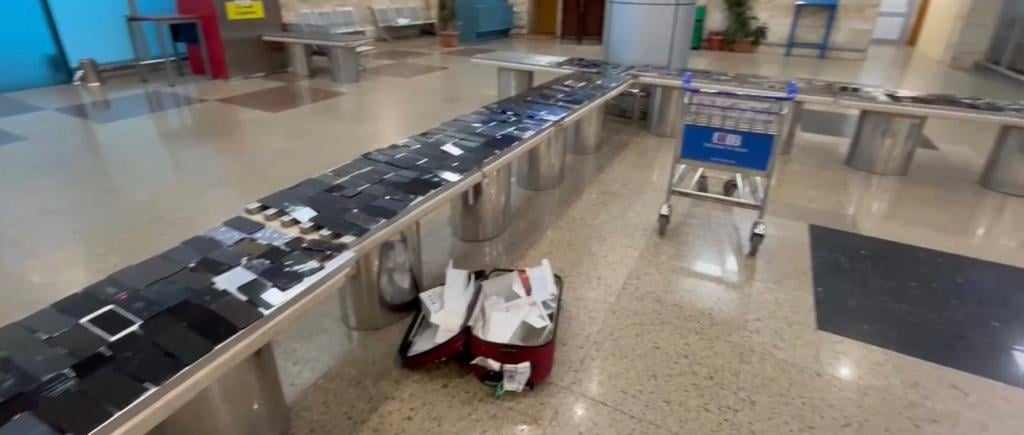 ضبط ركاب حاولوا تهريب تليفونات وشاشات وآخرين بحوزتهم شرائط مخدرة ورخص سيارات