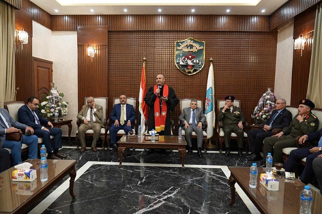 الفريق أسامة ربيع يقدم التهنئة للإخوة الأقباط بمناسبة عيد الميلاد المجيد

