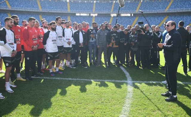 بالصور.. السيسي للاعبي المنتخب: مصر كانت دائمًا من السباقين في مجال الرياضة