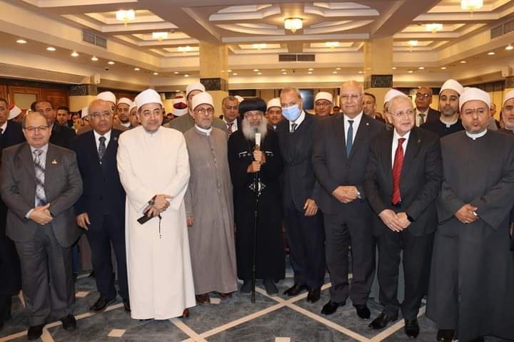 بحضور كبار المسؤولين....الهجان يقدم التهاني للأقباط بمطرانيات بنها وشبين القناطر وشبرا الخيمة والكنيسة الإنجيلية

