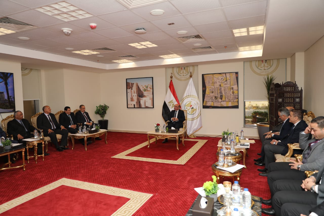 وزير العدل يلتقي مجلس إدارة نادي قضاة البحيرة والوفد المرافق له

