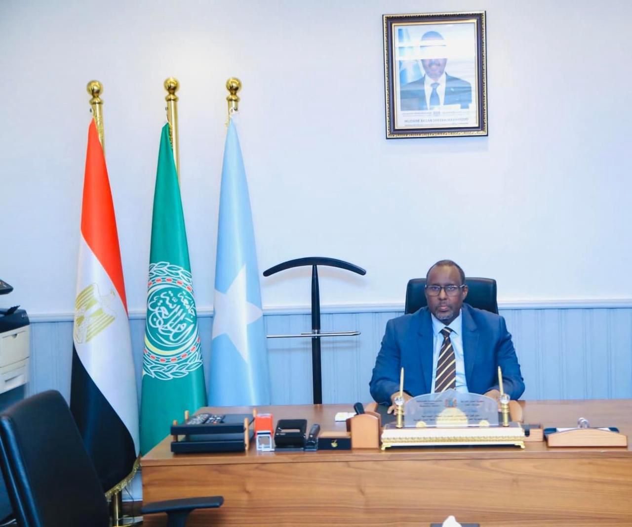 السفير الصومالي يشيد بمخرجات القمة الثلاثية كخارطة طريق لتعزيز العلاقات وتفعيل الأمن في المنطقة