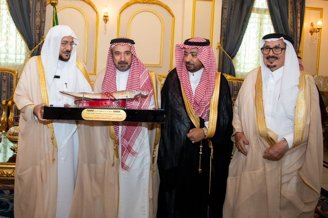 وزير الشؤون الإسلامية السعودي يزور شيخ قبائل الرهوة بالباحة 
